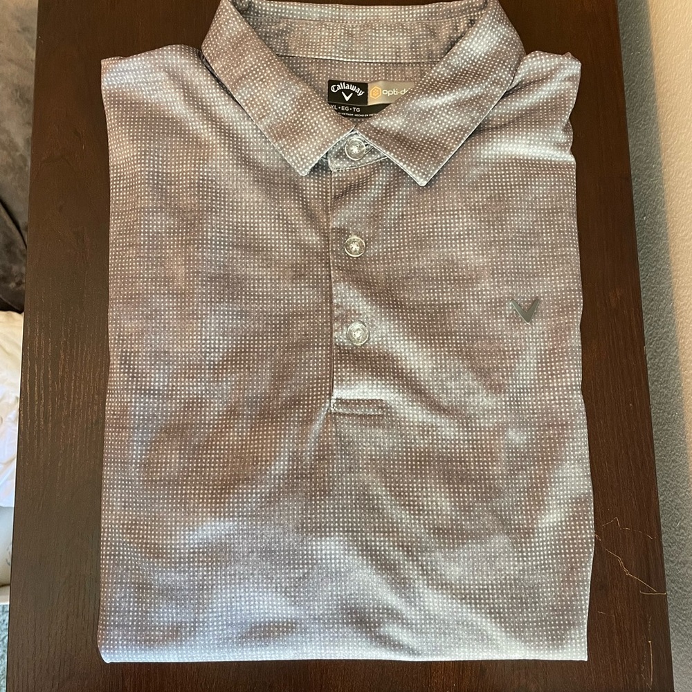 Gray, Callaway golf shirt in great condition!